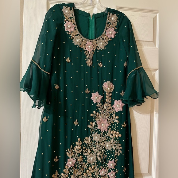 gorgeous 3 piece salowar kamiz suit - Picture 3 of 11